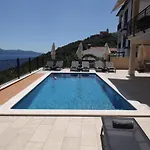 Ostanak kod kuće Elma *