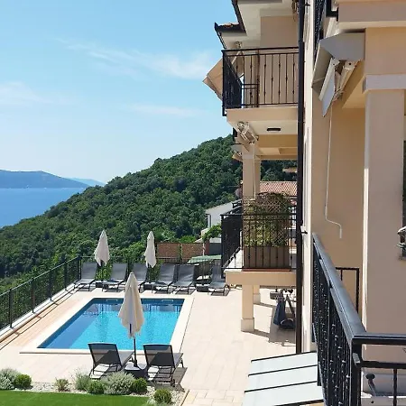 Проживание в семье Elma *